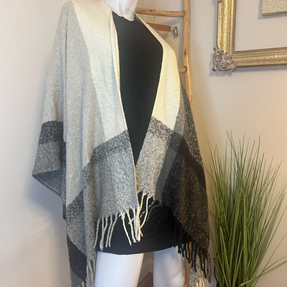 Marks & Spencer M&S Black Cream Gray Check Shawl Wrap Poncho Soft Knit wTassels